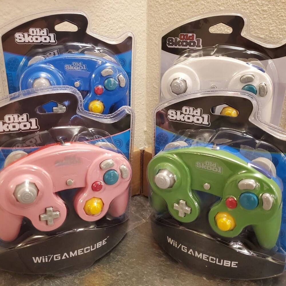 4 Gamecube Controllers - 4 Colors Bundle (NEW), Pink Green Blue White - Nintendo